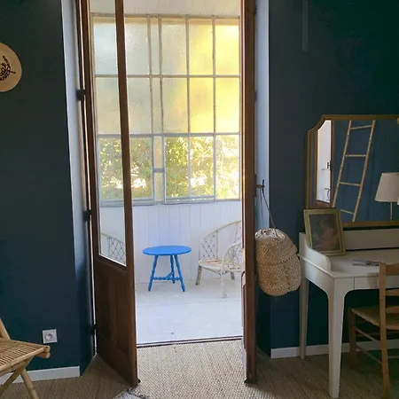 A Deux Pas De La Gare, La Maison Rouge דירה