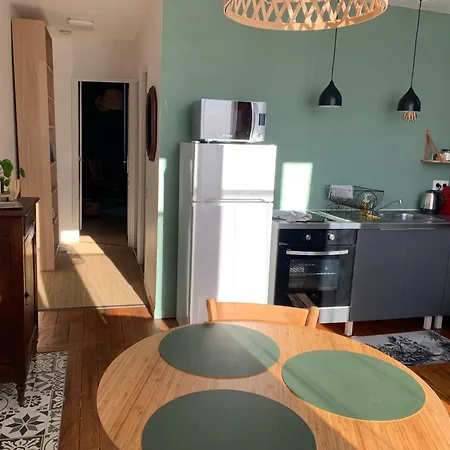 A Deux Pas De La Gare, La Maison Rouge אלברטוויל