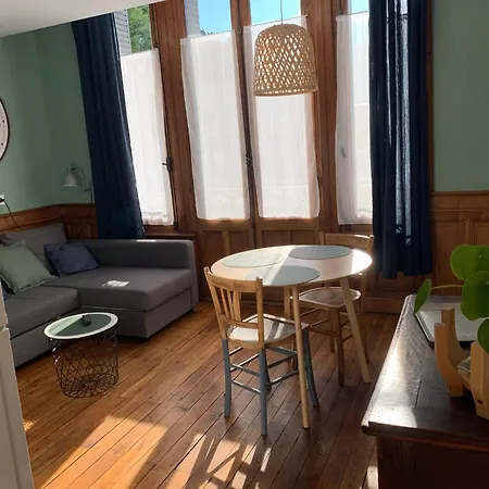 A Deux Pas De La Gare, La Maison Rouge * אלברטוויל